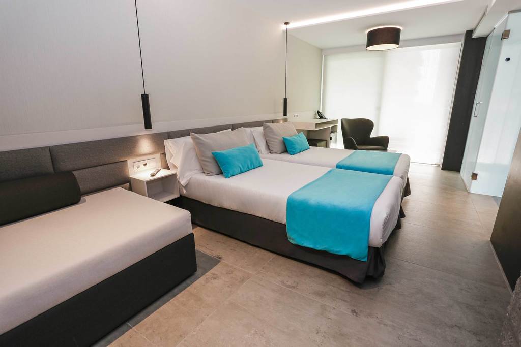 Urban Room with Balcony street view